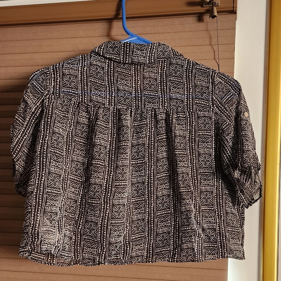 I Love H81 Black and White Short Sleeve with design. Size S/P Used - Picture 2 of 5